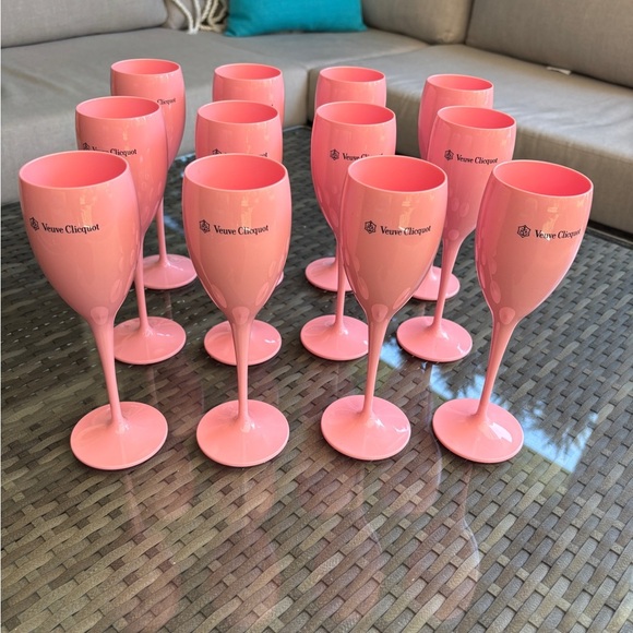 *NEW* Veuve Clicquot Set - 1 Champagne Bucket & 12 Matching Flutes - Picture 2 of 2